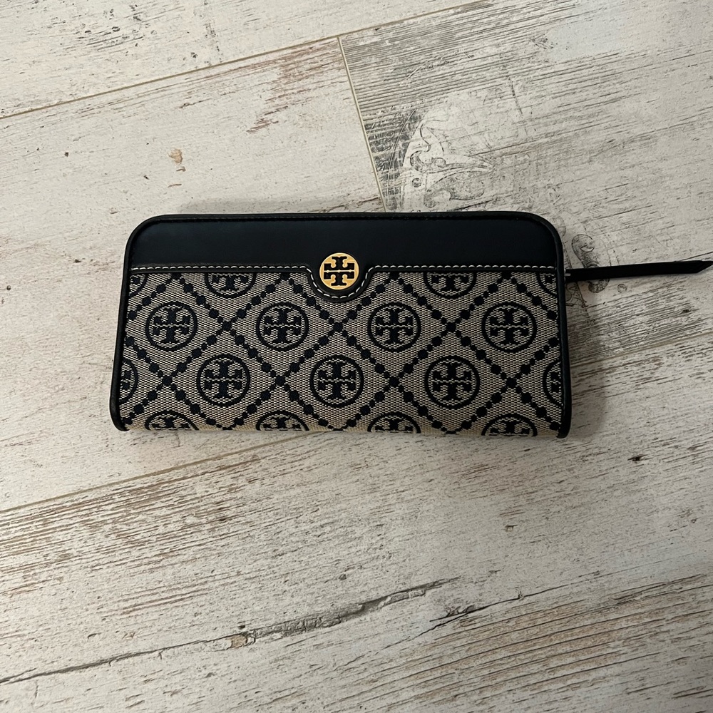 Tory Burch Jacquard Navy wallet